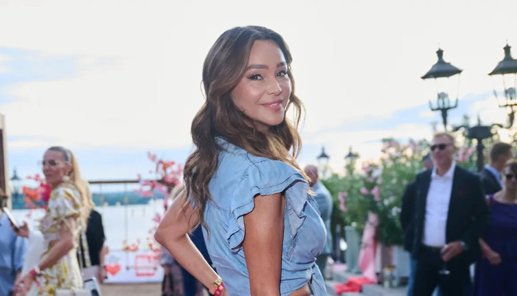 57 yaşında hayatında yeni bir sayfa açtı: Ünlü güzel Dubai'ye yerleşti