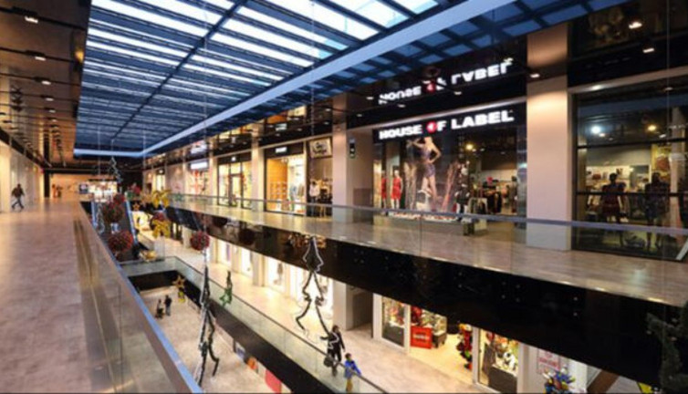 İstanbul'un lüks AVM'si kapısına kilit vurdu. 25 bin metrekarelik alana kurulmuştu