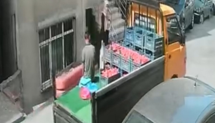 Domateste kilo kavgası! Seyyar satıcıdan kan donduran hareket