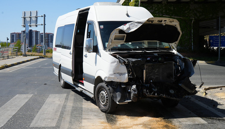 Kastamonu’da feci Kaza! Minibüsle ile araç çarpıştı: Çok sayıda yaralı var