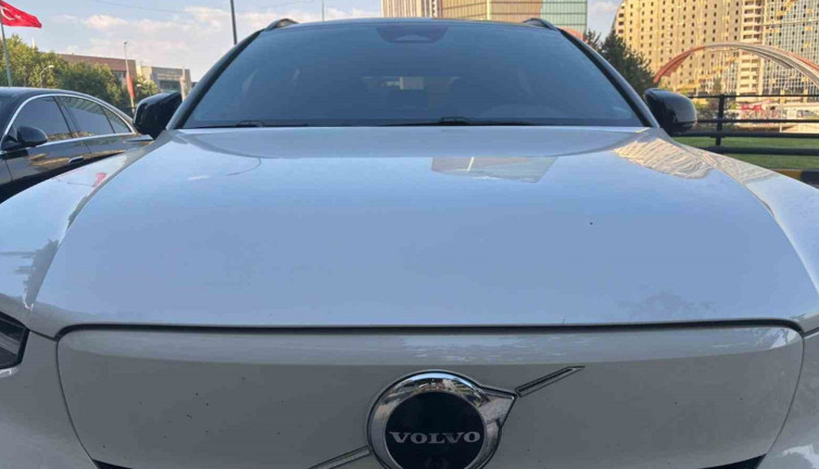 Bayiden alınan Volvo marka sıfır elektrikli araç kusurlu çıktı