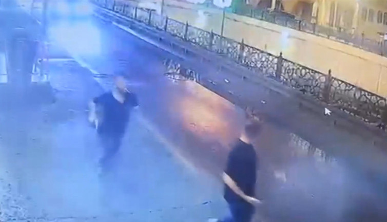 İstanbul’un en işlek caddesi kapkaç şoku! Turistin çantası çaldı