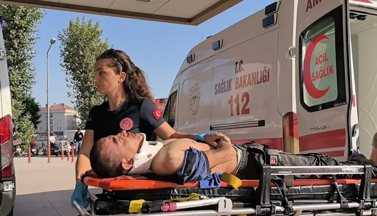 Cam fabrikasında korkunç kaza! Taşıma bandının arasında kaldı