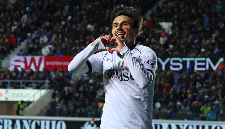 Eljif Elmas geri döndü