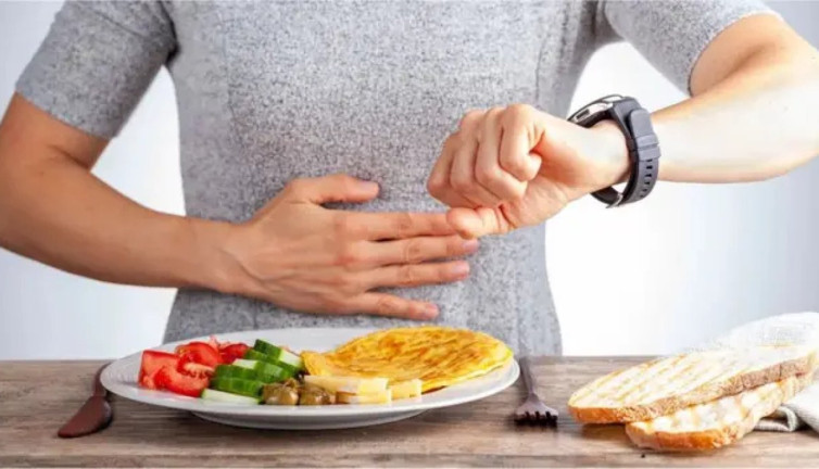 Aralıklı oruç diyeti, kalp riskini artırıyor! Fayda mı, tehlike mi? İşin uzmanları anlattı