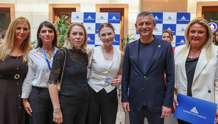 Özgür Özel'den anlamlı hareket! Nehir Zeyrek'e eşlik etti