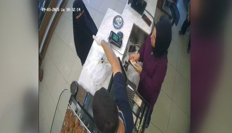 Çarşaflı kadının pastanedeki yırtık para oyunu tutmadı