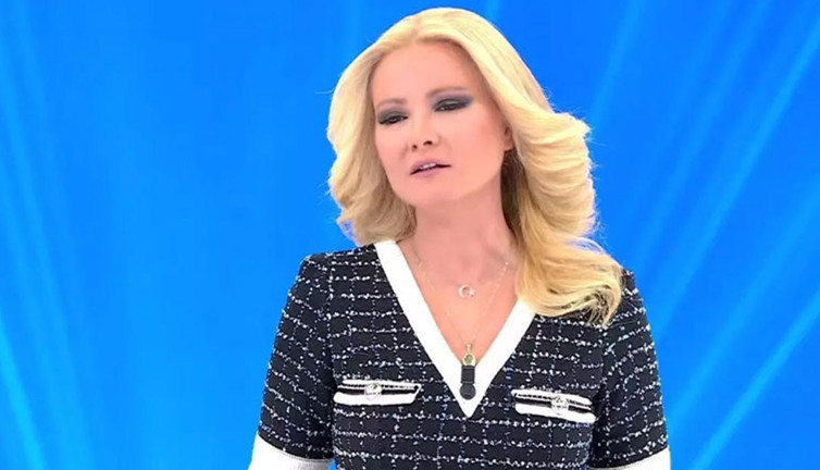 Müge Anlı canlı yayında el öptü