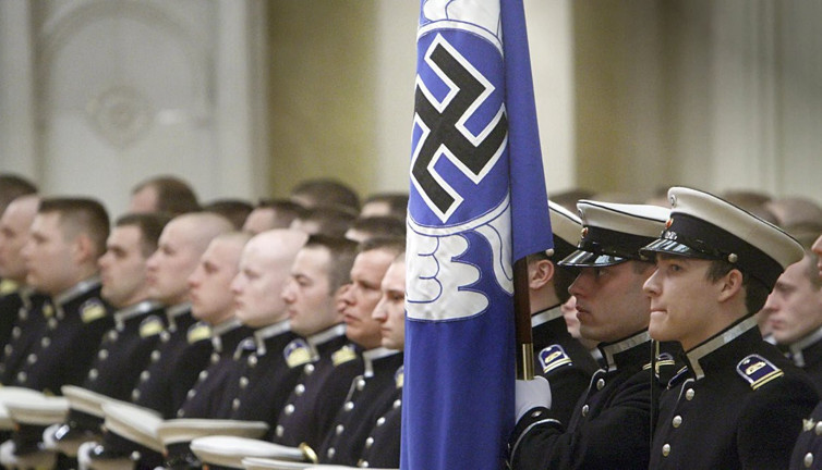 Finlandiya ordusundan tarihi adım: Gamalı haç hakkındaki karar resmileşti