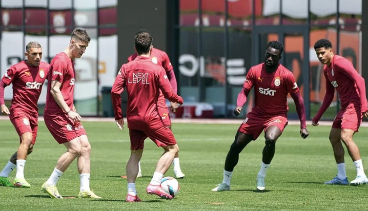 Galatasaray'da 2 ayrılık daha kapıda!