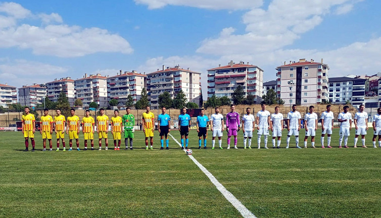 Ev sahibi ekip sahada 6 kişi kaldı, maç tatil edildi