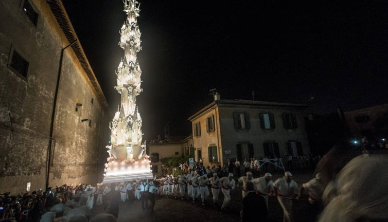 2 Türk İtalya'daki dini festivali kana bulayacaktı. Kentte adeta olağanüstü hal ilan edildi. Pansiyon sahibi faciayı önledi