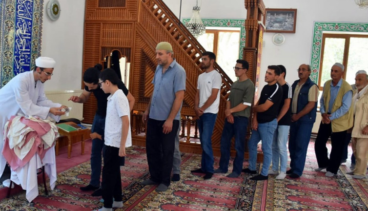 Sakal-ı Şerif’e yoğun ilgi: Sakarya'da duygu seli!