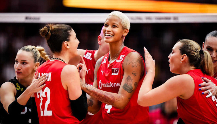 Ahlar vahlar içinde dünya şampiyonluğu kaçtı! Canınız sağ olsun Filenin Sultanları