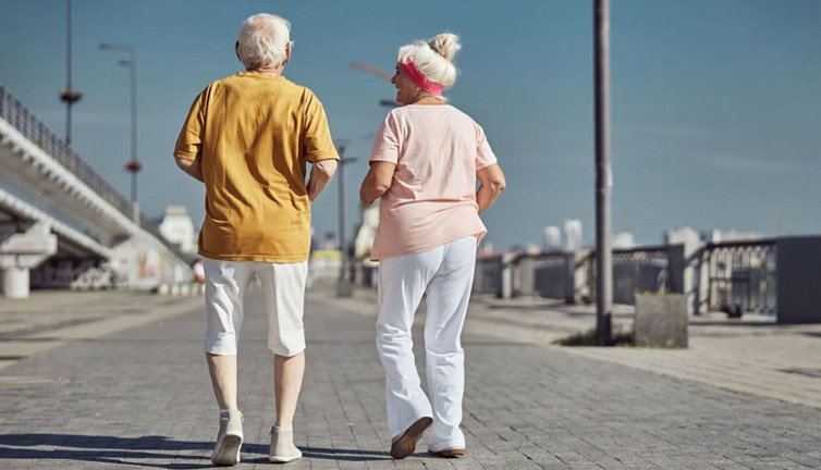 Yaşınıza meydan okuyun: Sağlıklı yaşlanmanın temel taşları fiziksel aktivite ve fizyoterapi