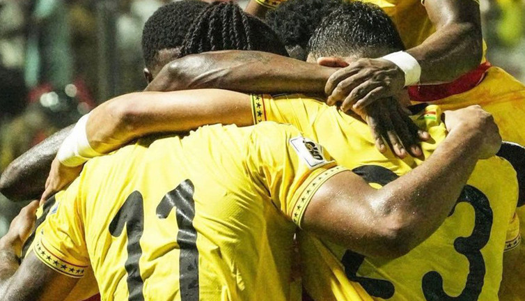 Fenerbahçe'nin yıldızları kapıştı! Djiku giderayak Nene'yi üzdü