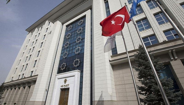 Bakan, AKP'li ismi yerden yere vurdu!