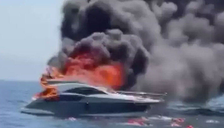 Akyaka’da tekne yangını