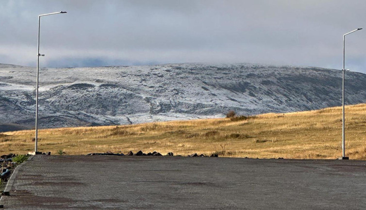 Beyaz örtü şaşırttı! Yaylalar kışa döndü