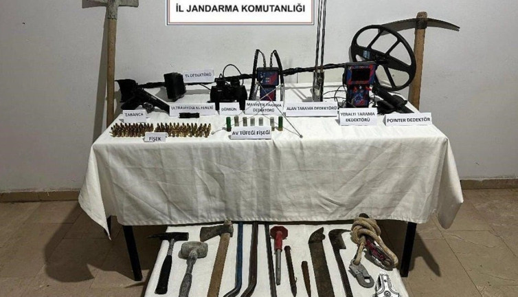 Define avcılarına gece yarısı operasyon! Silah ve dedektörler ele geçirildi: 5 gözaltı