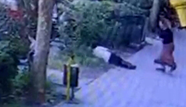 Cadde ortasında yürürken tek mermi yetti