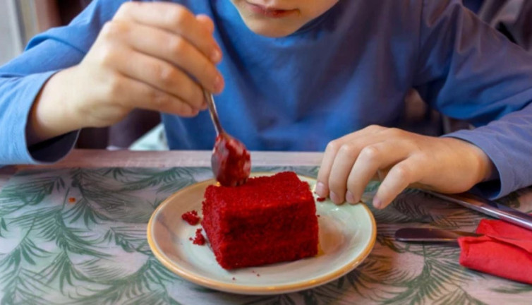 Yapay gıda boyaları bilim dünyasını alarma geçirdi! Ailelere uzmanlar uyarılarını sıraladı