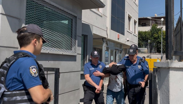 27 yıl 10 ay hapis cezasıyla aranan 16 yaşındaki firari yakalandı!