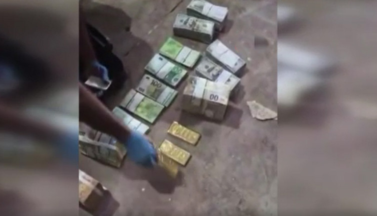 Antalya polisi külçe külçe altın buldu! Basılan depodan dolar ve euro fışkırdı