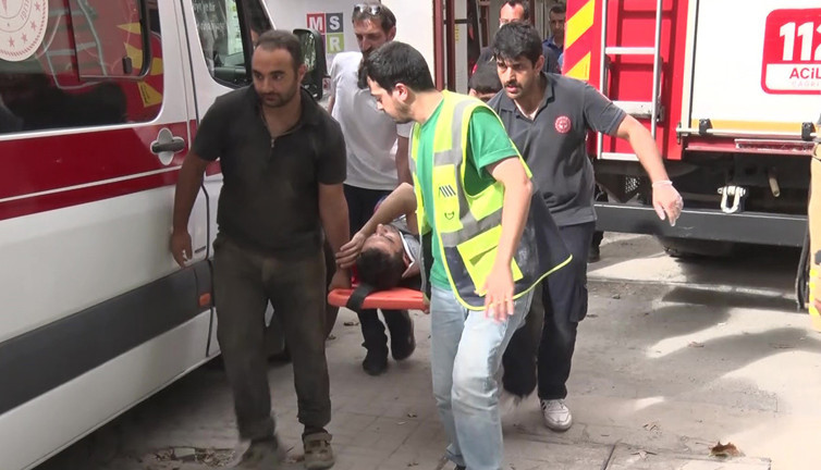 Kadıköy’de şantiyede göçük! İki işçi yaralandı