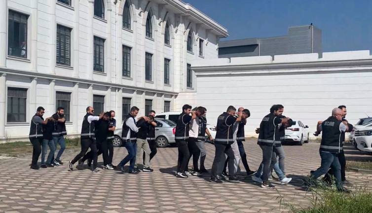 Hac organizasyonu sahibine suikast girişimi! Balistik yelek ve milyonlar ele geçirildi