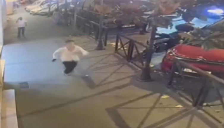 Taksim’de nefes kesen kovalamaca! Kadın hırsızın peşini bırakmadı