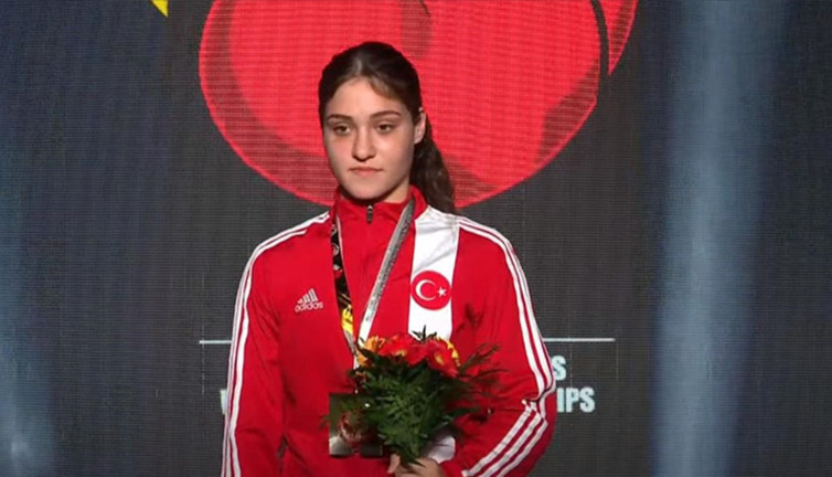 Büşra Işıldar Dünya Şampiyonası'nda ikinci oldu!