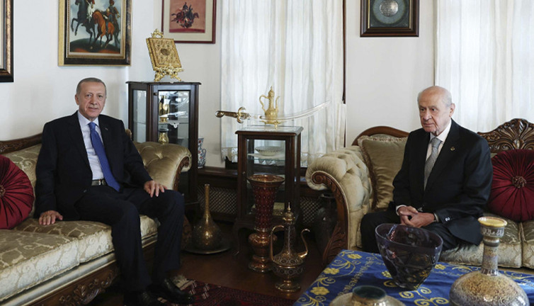 Danışmandan şoke eden uyarı: Erdoğan ve Bahçeli'nin üzerine oyunlar kuruluyor!