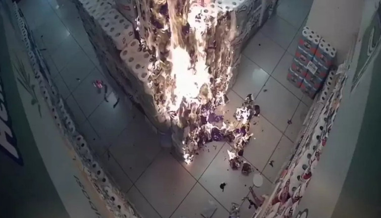 Marketteki kağıt havluları ateşe vermişti! 10 yaşındaki çocuk hakkında yeni karar