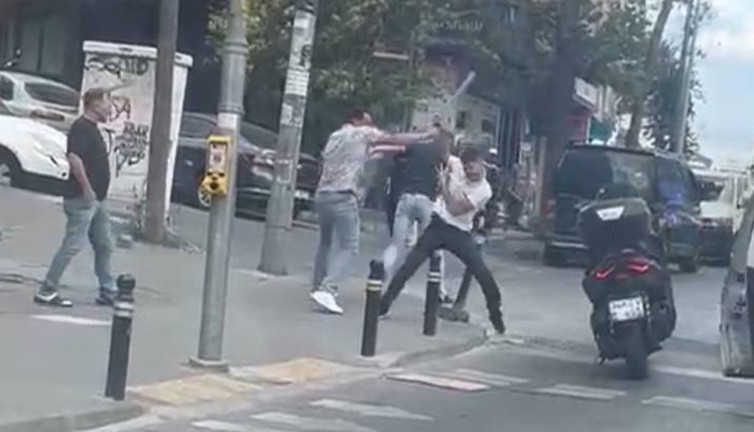 İstanbul’da yol verme kavgası! Sopalı saldırıya misilleme gaz