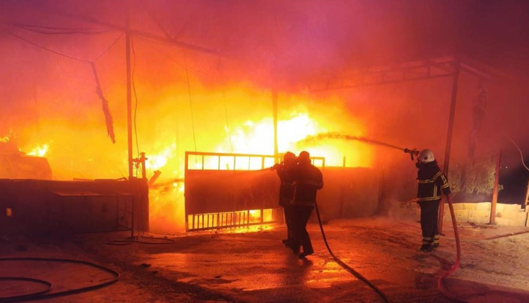 Alevler samanlığı sardı: İtfaiye alarma geçti!