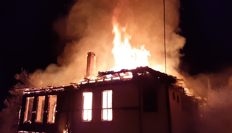 Osmanlı Konağı alev alev yandı! Tarihi eser küle döndü