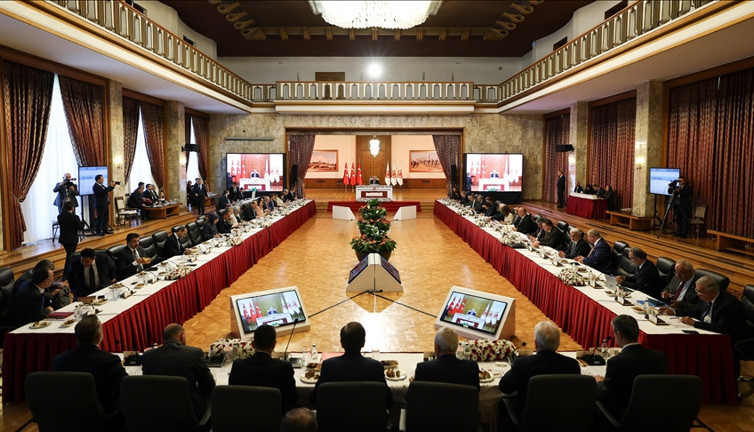 Komisyon karıştı! Öcalan’ı Atatürk ve Fatih üzerinden övdü!