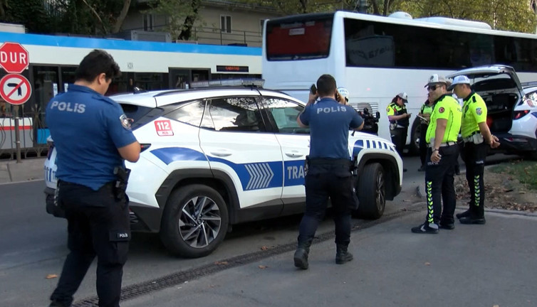 Beyoğlu’nda yaya tramvayın altında kaldı