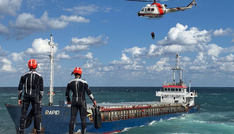 Gemi karaya oturdu! Mürettebat için kurtarma operasyonu