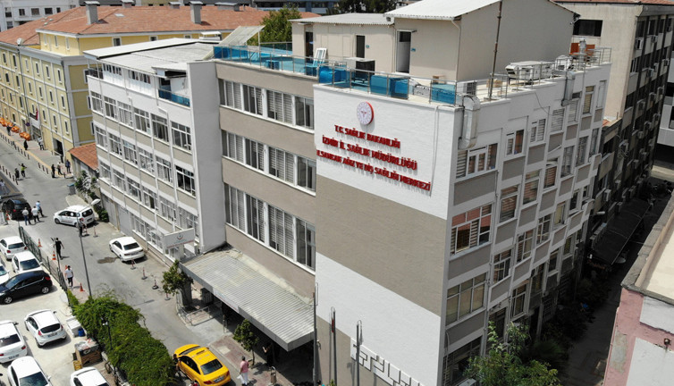 Randevusuz geldi hastaneyi kan gölüne çevirdi