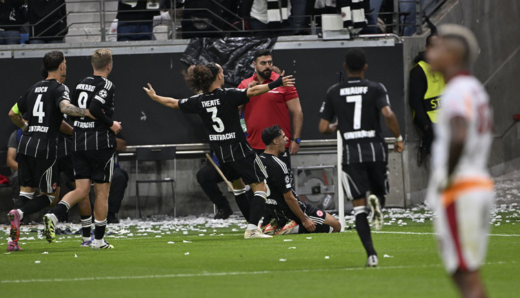 Galatasaray’a Frankfurt kabusu! 5-1’lik yenilgi tarihe geçti