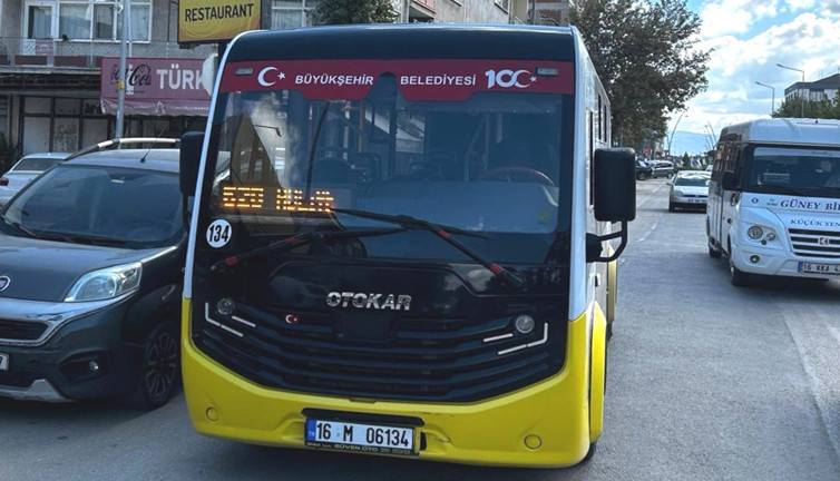 Park halinde aracından inen adam kanlar içinde kaldı