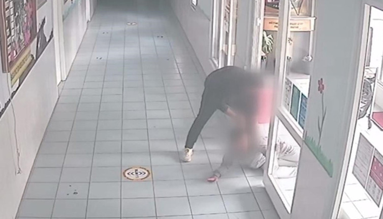 Tutuklanan dayakçı öğretmene ödül gibi atama! Down sendromlu çocuğu dövmüştü