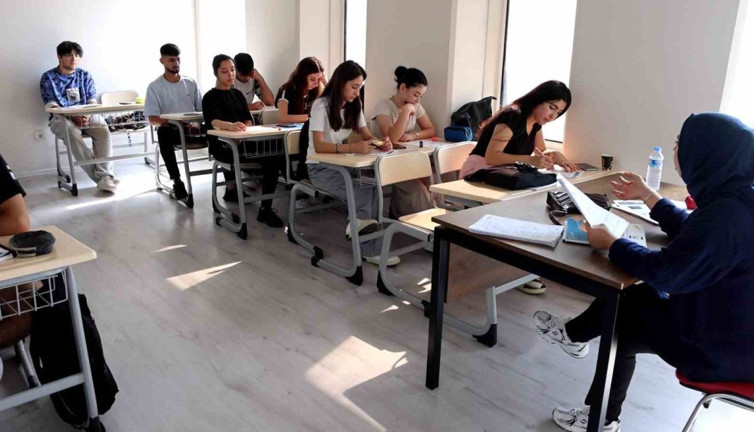 Akdeniz'de ücretsiz üniversite hazırlık kursu
