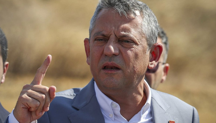 Özgür Özel'den ezberleri yerle bir eden hamle! Partililerin ağzını bıçak açmıyor...