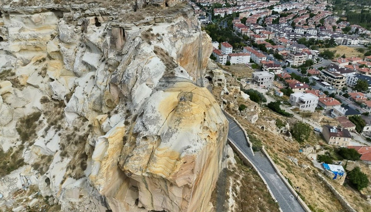 Kapadokya’da peş peşe yıkım! Kadıkalesi çöktü: Otel ve evler boşaltıldı