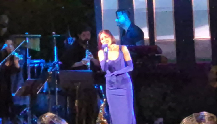 Melek Mosso konserde isyan etti: Hakkımı helal etmiyorum!