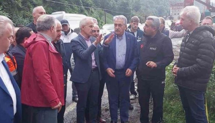 Bakan’ın ayakkabısının fiyatı Rize'deki selde gündem oldu. Vatandaş tepki yağdırdı