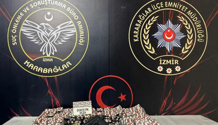 Kardeşlerin evi uyuşturucu deposu çıktı: Karabağlar’da şok operasyon!